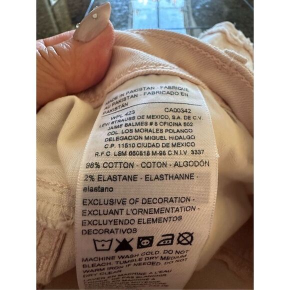 Signature Levi’s high-rise shorts - Picture 7 of 7